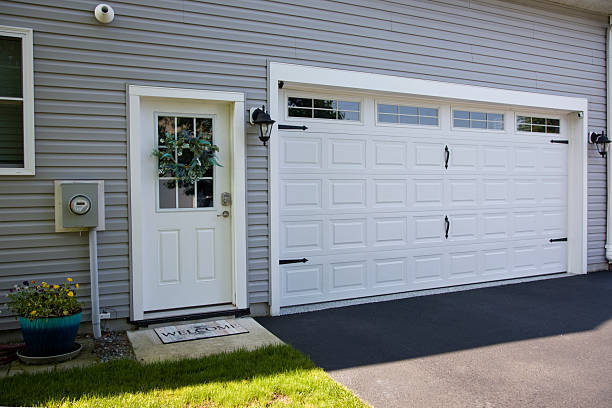 24/7 Emergency Garage Door Panel Replacement experts in Collinsburg, PA